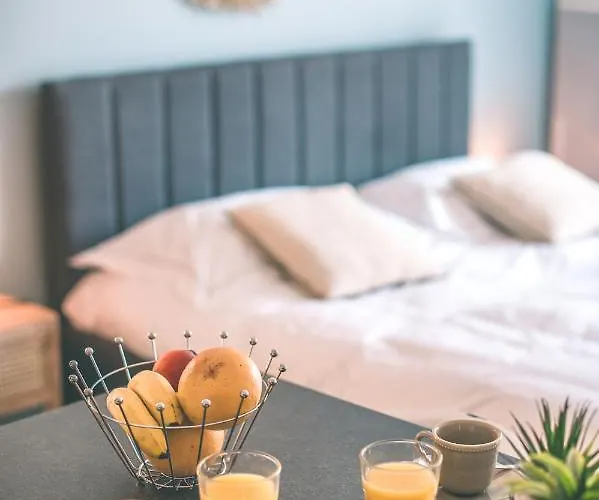 La Pomponnette Du Bassin