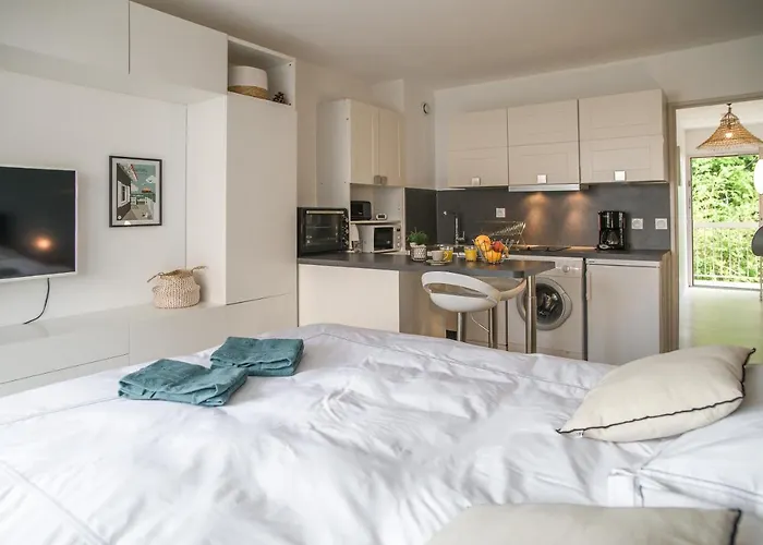 La Pomponnette Du Bassin *